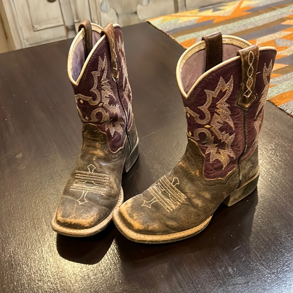 Ariat square toe cowboy boots